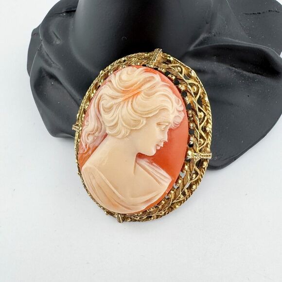 Vintage Cameo Brooch Victorian Elegance Timeless Large Chunky Goth Retro - Picture 3 of 12